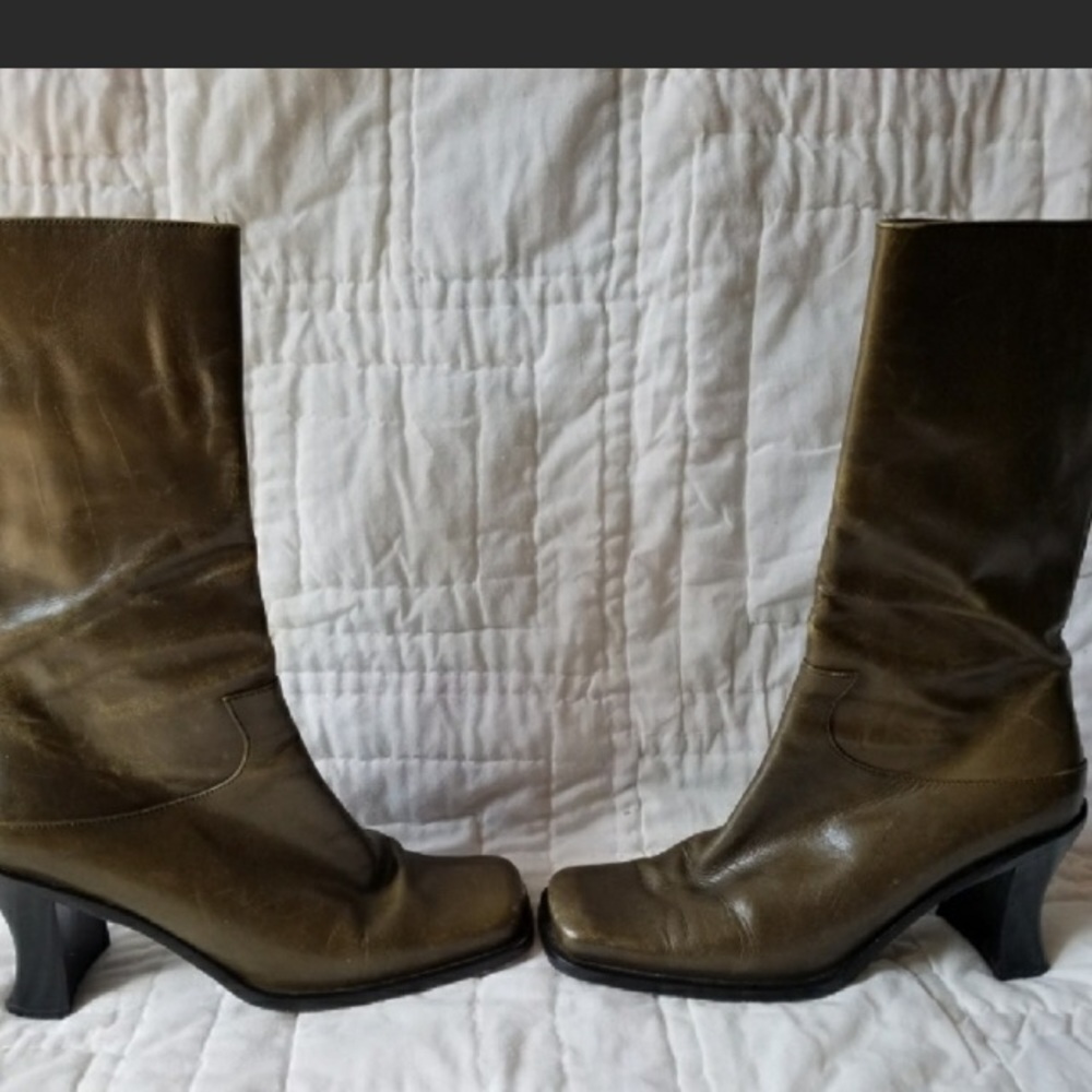 Square toe Olive boot